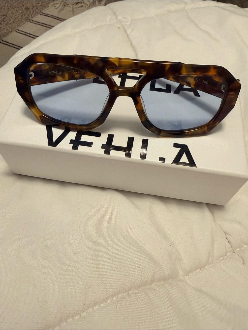 Vella River Tortoiseshell Sunglasses - blue  Gradient Lenses - Picture 3 of 7